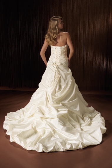 Simple Bridal Gown / Wedding Dress BO116